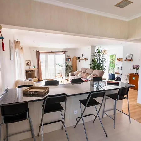 Sunny Place- Walking Distance To The Beach Apartment